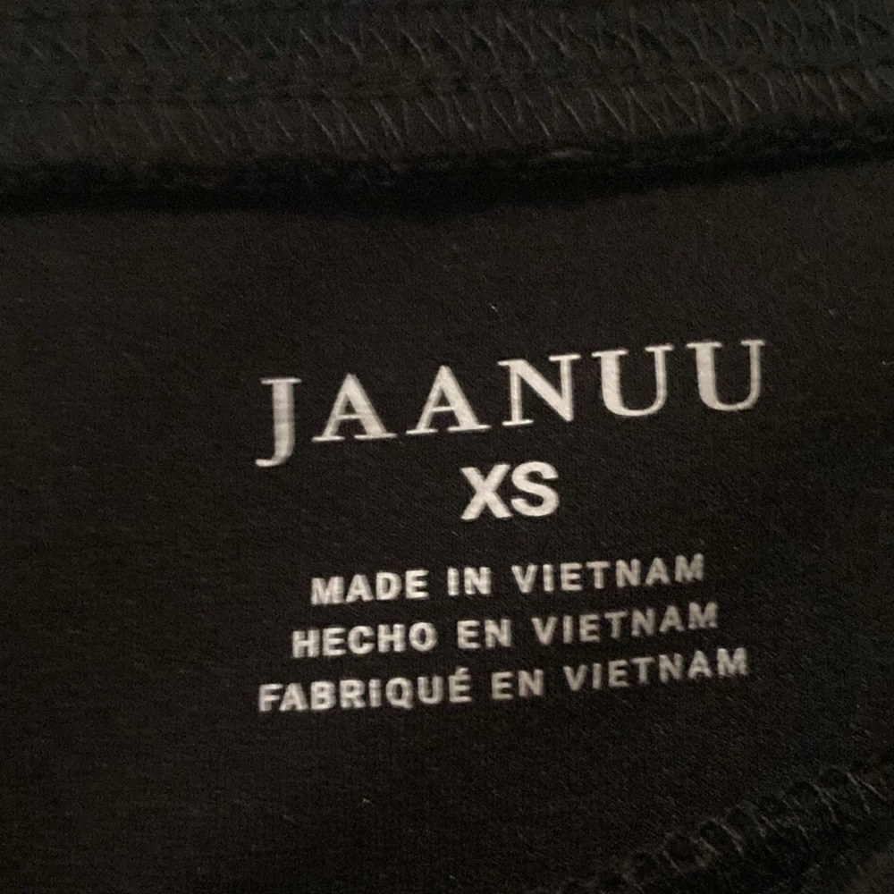 Jaanuu Black Scrub Top. Excellent pre~loved condition. Super comfortable New - Picture 5 of 10